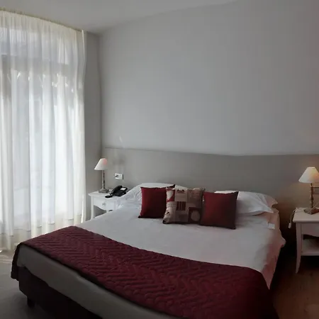 Tullio Hotell Gravedona